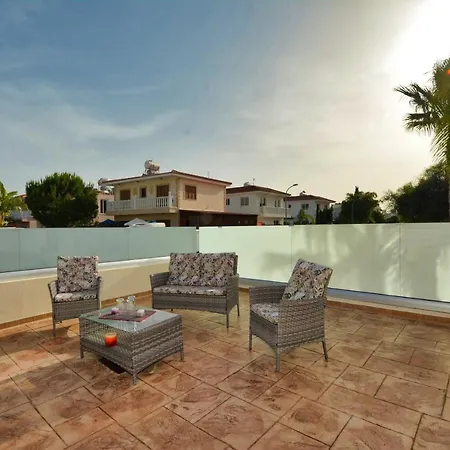 Nissi Martha Apartment *